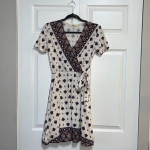 Light patterned summer dress with pockets